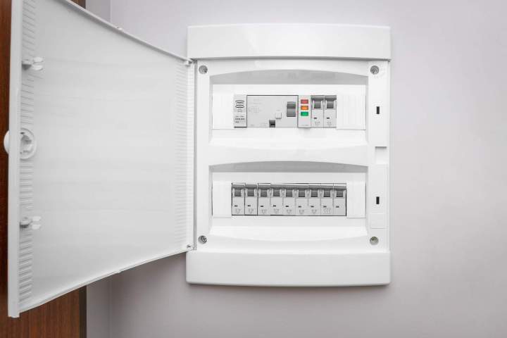 Mise aux normes et remplacement de tableaux électriques.